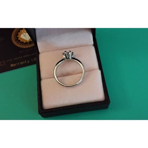 Stunning 1 Ct. Round Genuine Moissanite Solitaire Engagement Ring Sz 8 - Picture 3 of 6